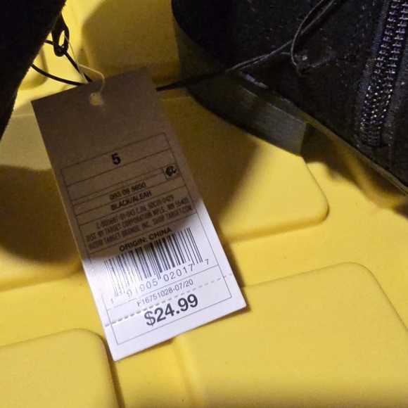 Girls Black Ankle Boots with Side Zipper. NWT. - Picture 2 of 4